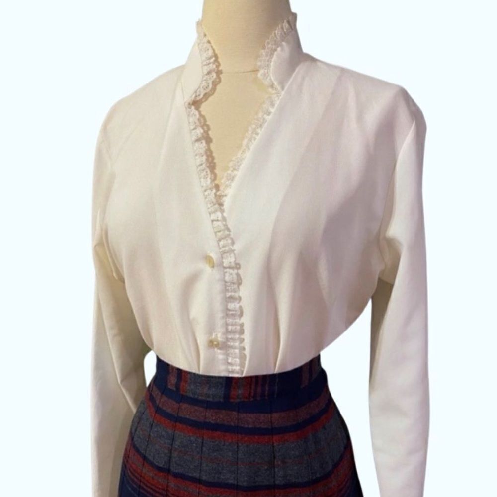 Gorgeous Vintage 60s 70s Cottagecore Handmade Lace Trim Blouse